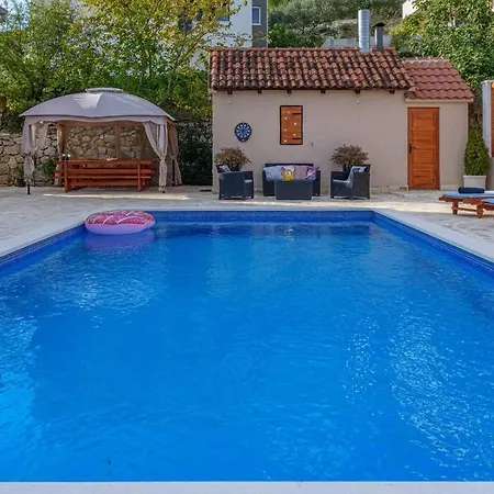 New! With Private Pool Near Split Daire Solin