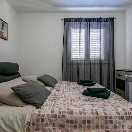 New! With Private Pool Near Split * Solin