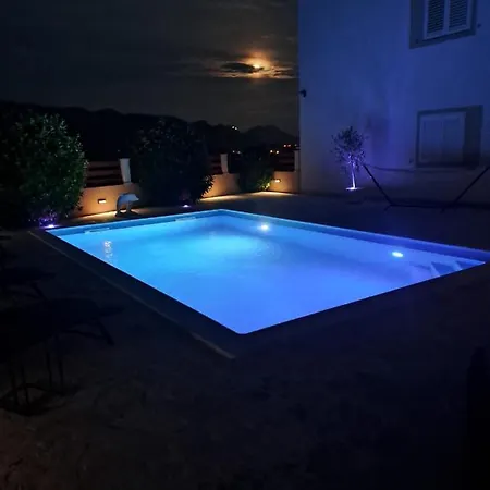 Daire New! With Private Pool Near Split *