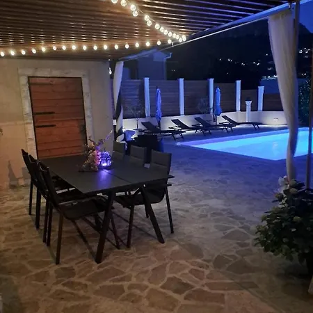 New! With Private Pool Near Split Daire Solin
