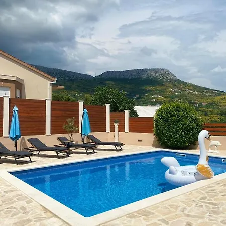 Daire New! With Private Pool Near Split Solin