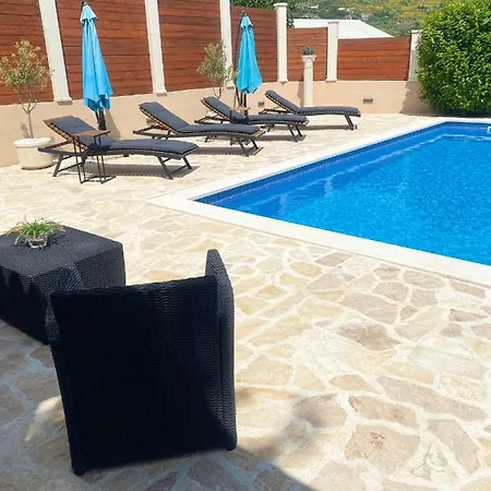 Daire New! With Private Pool Near Split *