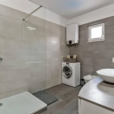 דירה New! With Private Pool Near Split סולין