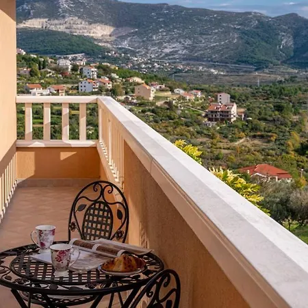 New! With Private Pool Near Split סולין