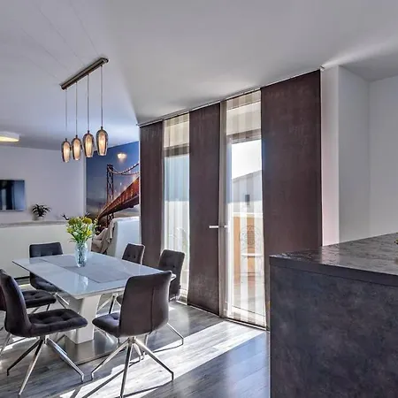 דירה New! With Private Pool Near Split *