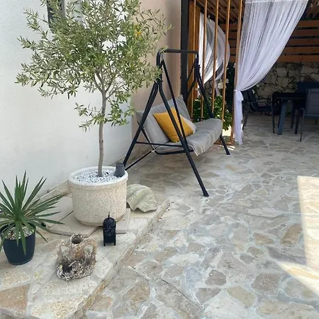 New! With Private Pool Near Split סולין